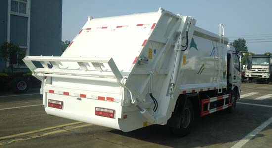 7-8方多利卡壓縮式垃圾車
