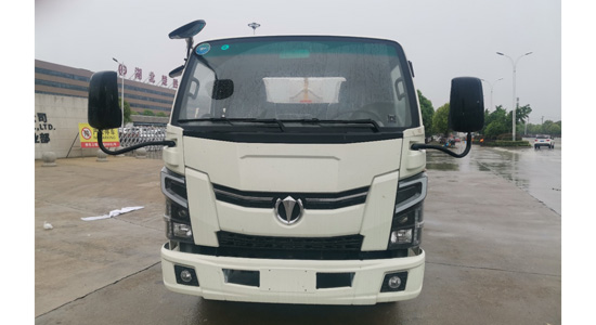 奧馳藍(lán)牌勾臂式垃圾車