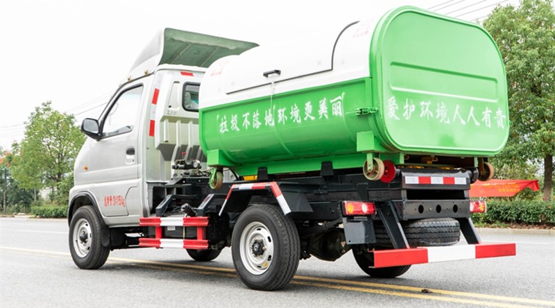 東風(fēng)小霸王勾臂式垃圾車