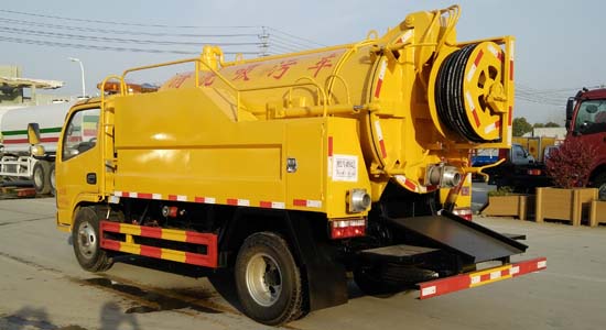 多利卡清洗吸污車☆工程黃