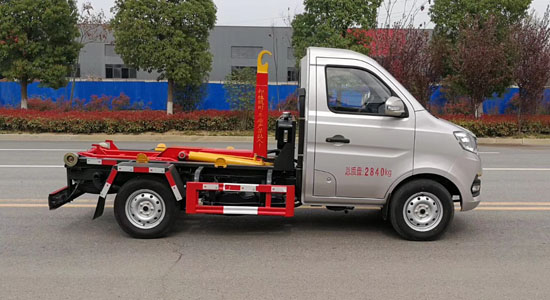 國六長安勾臂式垃圾車