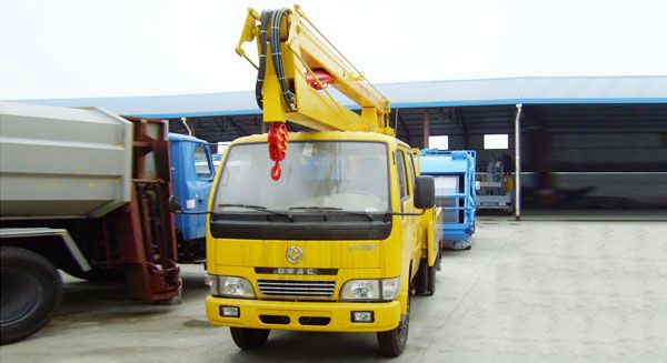 東風(fēng)輕型雙排高空作業(yè)車