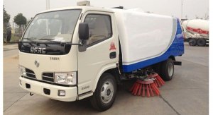 東風(fēng)輕型掃路車(chē)