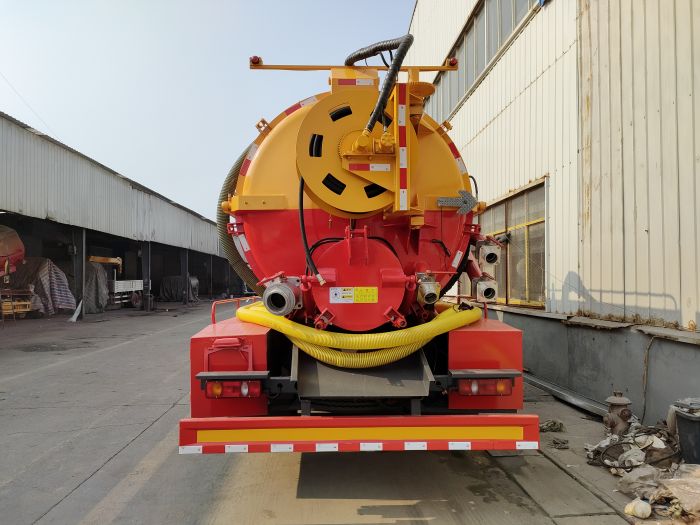 東風天錦清洗吸污車（17立方）