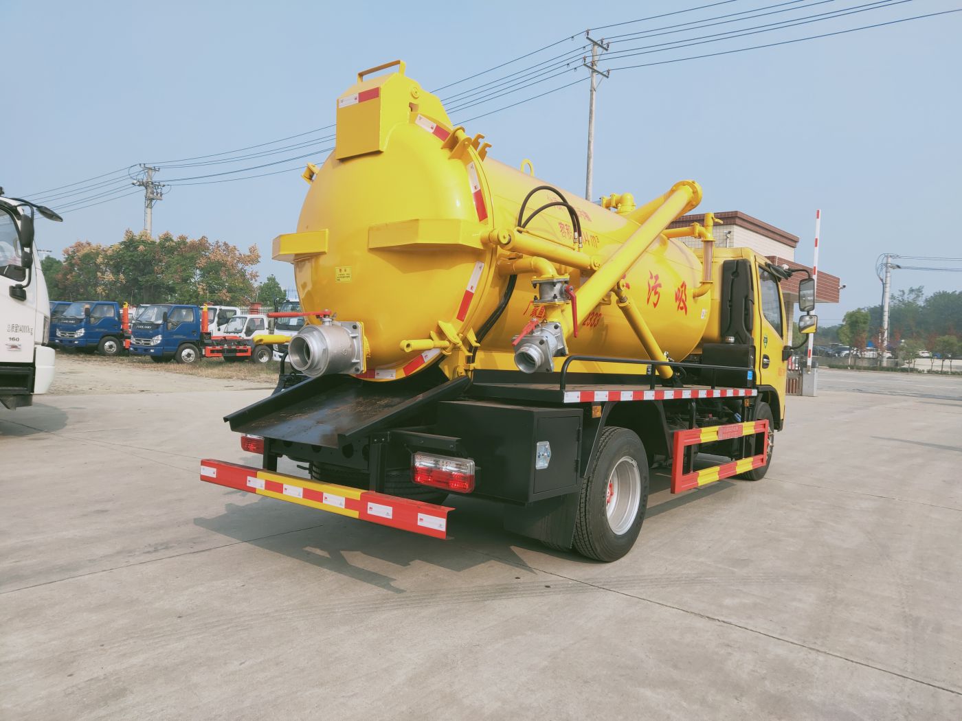 東風(fēng)多利卡吸污車-5m3